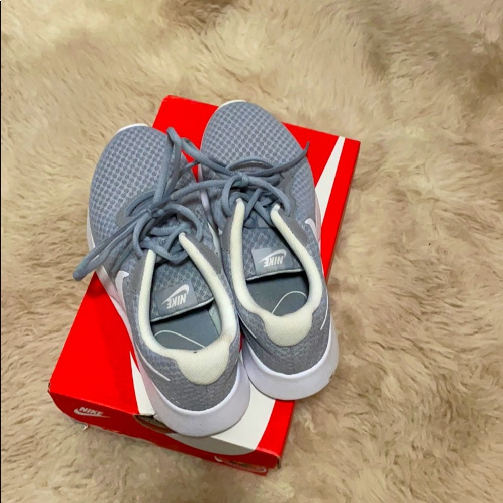 Nike Tennis Shoes